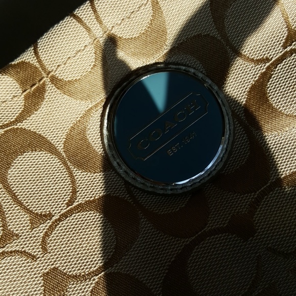 Coach Shoulder bag -LIKE NEW* - Picture 2 of 8